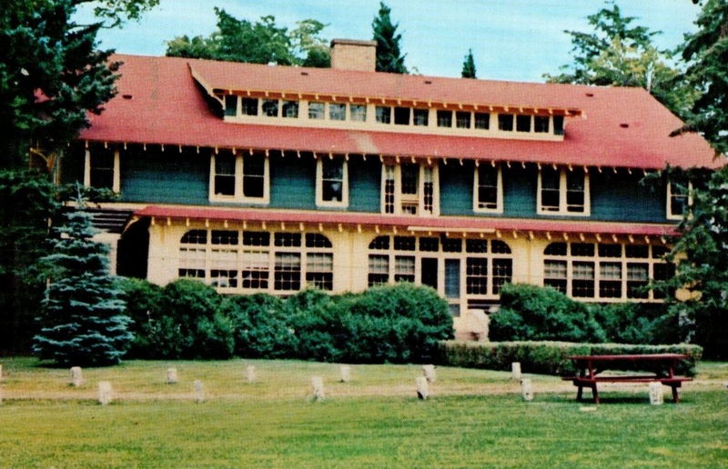Villa St. Thomas (Funks Northern Holiday Resort) - Vintage Postcard (newer photo)
